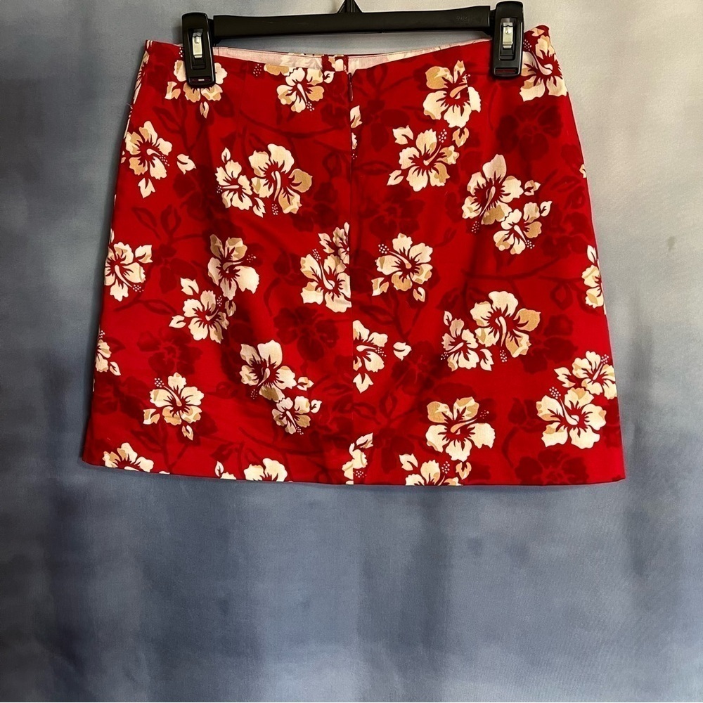 red floral skort with 2 zip front pockets by Paraphrase size 6. EUC - Picture 2 of 9